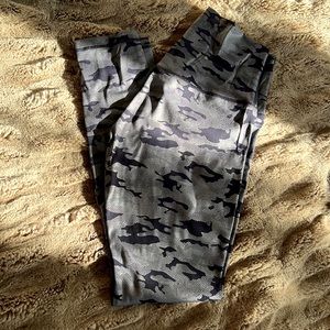 Zyia blue and silver camo leggings size 4